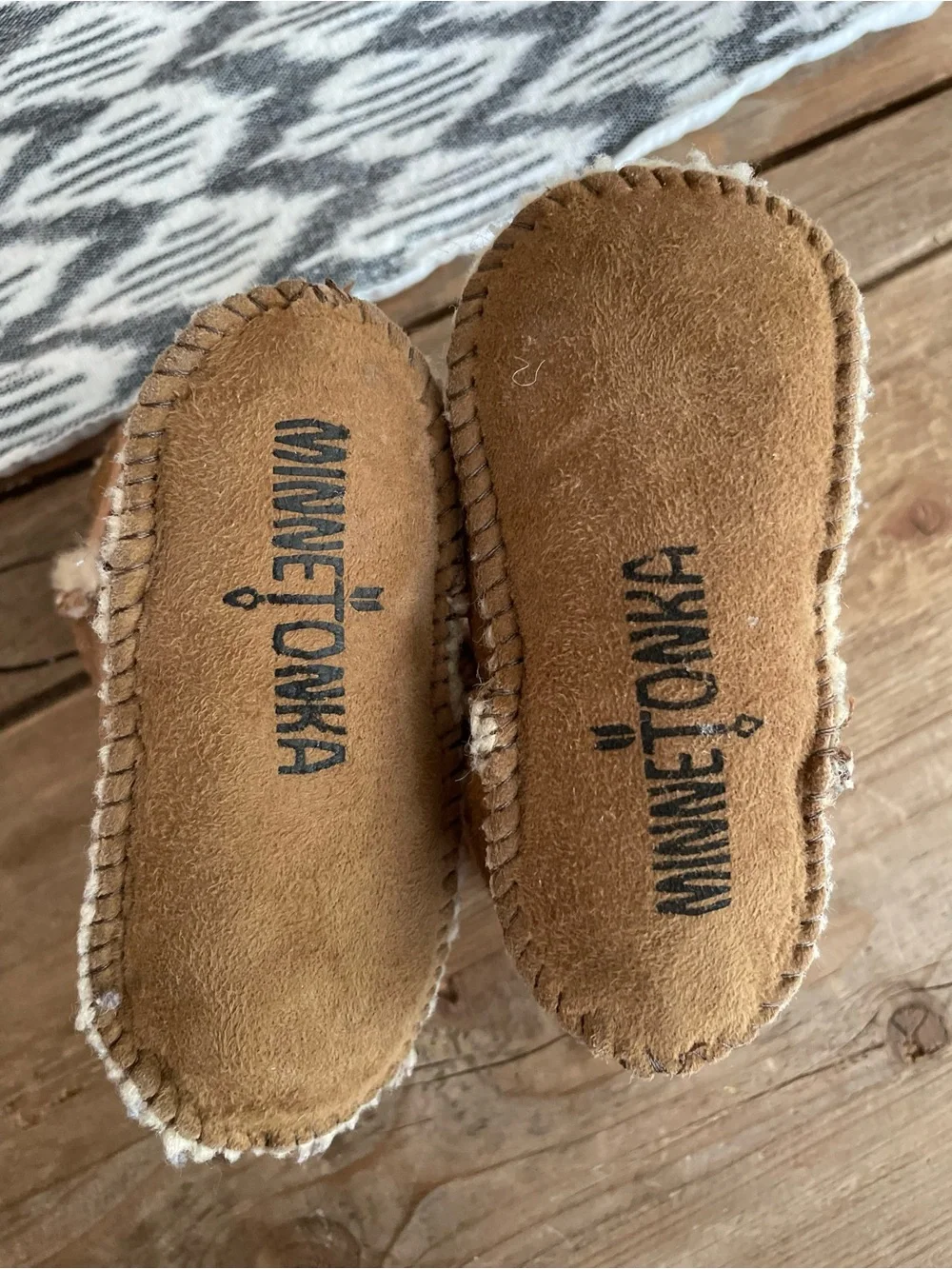 Minnetonka: Sheepskin Baby/Infant Booties